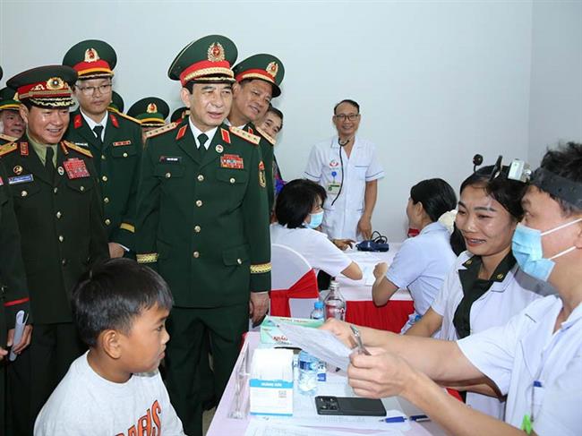 kham-benh-cap-thuoc-mien-phi-cho-nhan-dan-khu-vuc-bien-gioi-viet-nam-lao