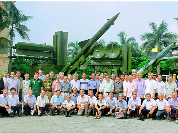 ki-uc-tu-hao-cua-lua-sinh-vien-dau-tien-“xep-but-nghien-ra-tran”