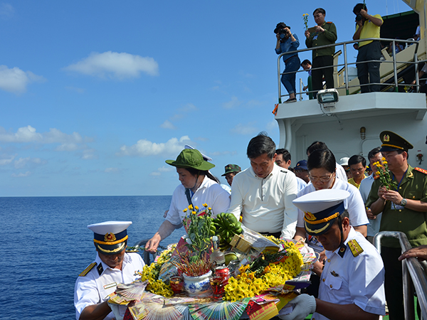 ky-1-chao-to-quoc-noi-dau-song