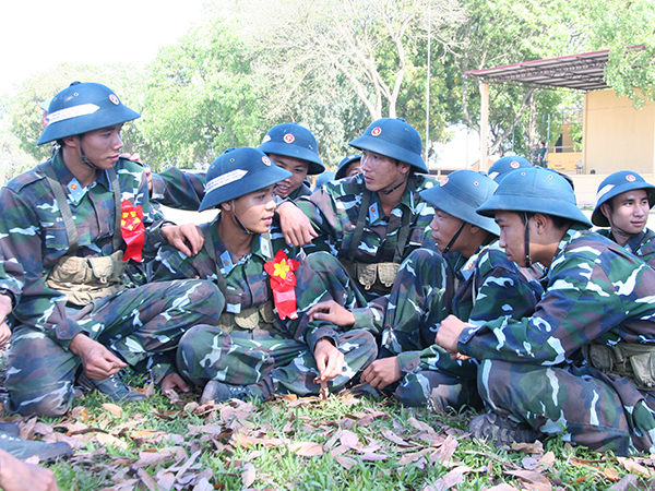 ky-cuoi-nhung-nguoi-linh-gia-va-ky-uc-thuo-binh-nhi