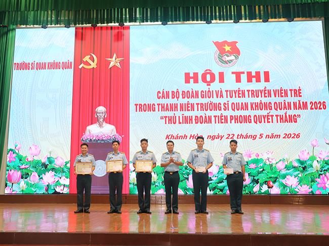 lan-toa-khat-vong-cong-hien-tu-hoi-thi-can-bo-doan-gioi-va-tuyen-truyen-vien-tre-truong-si-quan-khong-quan