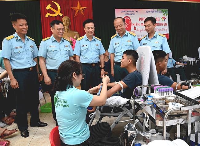 lan-toa-phong-trao-hien-mau-tinh-nguyen-trong-tuoi-tre-su-doan-361