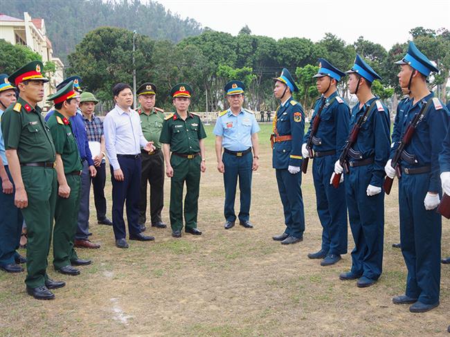 lanh-dao-tp-hai-phong-tham-dong-vien-khoi-can-bo-chien-si-su-doan-363-tham-gia-dieu-duyet-tai-le-ky-niem-70-nam-ngay-giai-phong-hai-phong