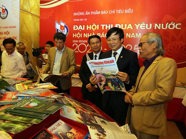 le-khai-mac-trung-bay-cac-an-pham-bao-chi-tieu-bieu-va-trien-lam-anh-bao-chi-trong-khuon-kho-dai-hoi-thi-dua-yeu-nuoc-hoi-nha-bao-viet-nam