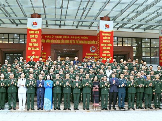 le-tuyen-duong-guong-mat-tre-tieu-bieu-guong-mat-tre-trien-vong-toan-quan-nam-2024