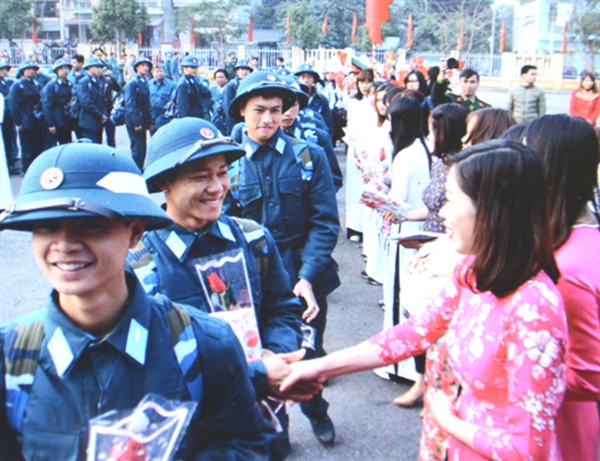 len-duong-khi-to-quoc-goi-ten-minh