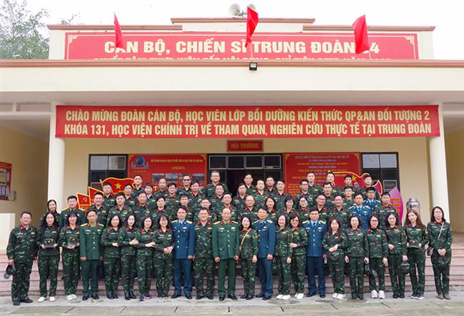 lop-boi-duong-kien-thuc-quoc-phong-va-an-ninh-doi-tuong-2-hoc-vien-chinh-tri-tham-quan-nghien-cuu-thuc-te-tai-trung-doan-64