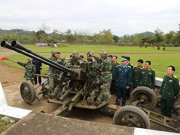 lop-tap-huan-can-bo-trung-cao-cap-phong-khong-luc-quan-phong-khong-nhan-dan-nam-2018-tham-quan-hoc-tap-thuc-te-tai-lu-doan-phong-khong-241