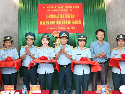 lu-doan-cong-binh-28-to-chuc-khanh-thanh-ban-giao-nha-dong-doi-cho-gia-dinh-thuong-uy-qncn-dinh-hoai-bac