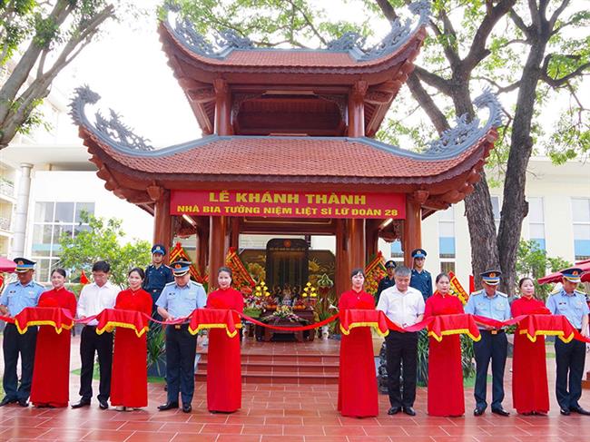 lu-doan-cong-binh-28-to-chuc-le-khanh-thanh-nha-bia-tuong-niem-liet-si