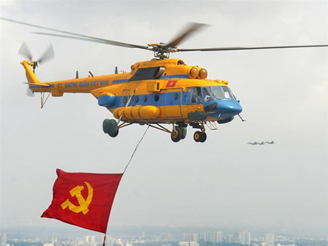 luc-luong-khong-quan-bay-hop-luyen-tren-bau-troi-thanh-pho-ho-chi-minh