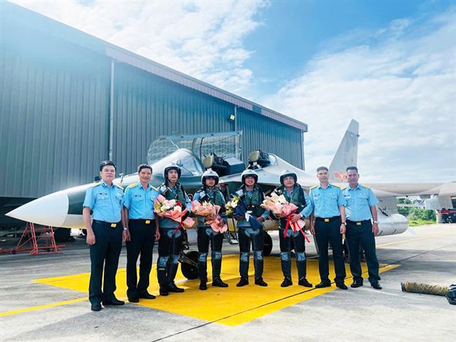 may-bay-yak-130-co-dong-chuyen-truong-thanh-cong-ve-san-bay-kep-thuc-hien-nhiem-vu-a-80