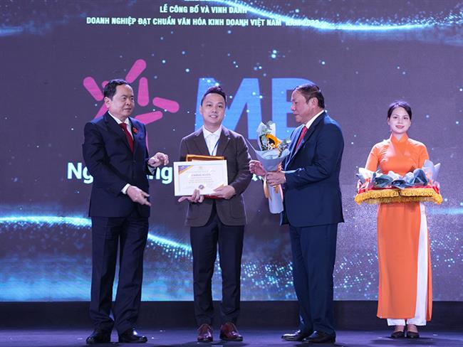 mb-duoc-vinh-danh-“doanh-nghiep-dat-chuan-van-hoa-kinh-doanh-viet-nam”-2022