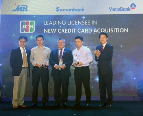 mb-nhan-dong-thoi-4-giai-thuong-danh-gia-tu-to-chuc-the-quoc-te-nhat-ban-jcb