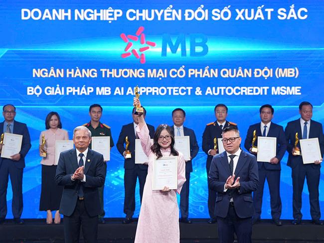 mb-nhan-giai-thuong-chuyen-doi-so-viet-nam-2025-voi-bo-giai-phap-cong-nghe-tien-phong