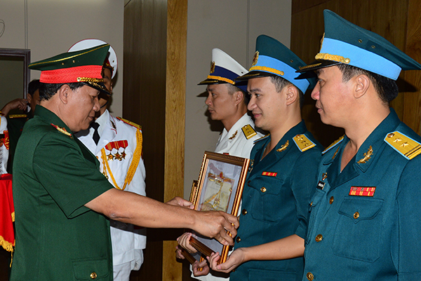 nang-cao-chat-luong-cong-tac-tuyen-truyen-mieng-va-hoat-dong-bao-cao-vien-trong-quan-chung-phong-khong-khong-quan