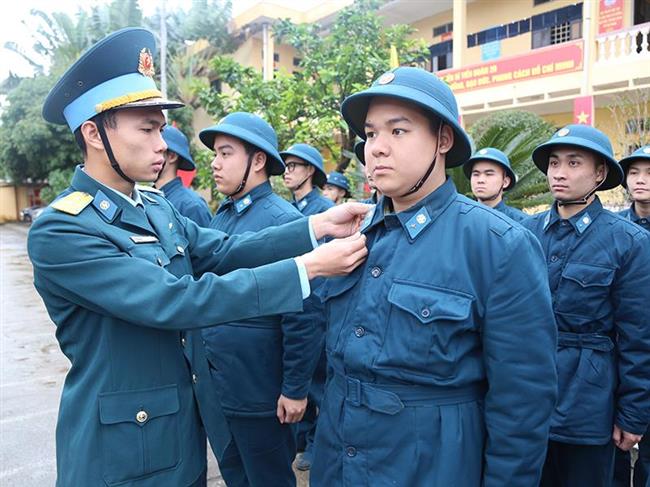 ngay-dau-quan-ngu-cua-chien-si-moi-lu-doan-thong-tin-26