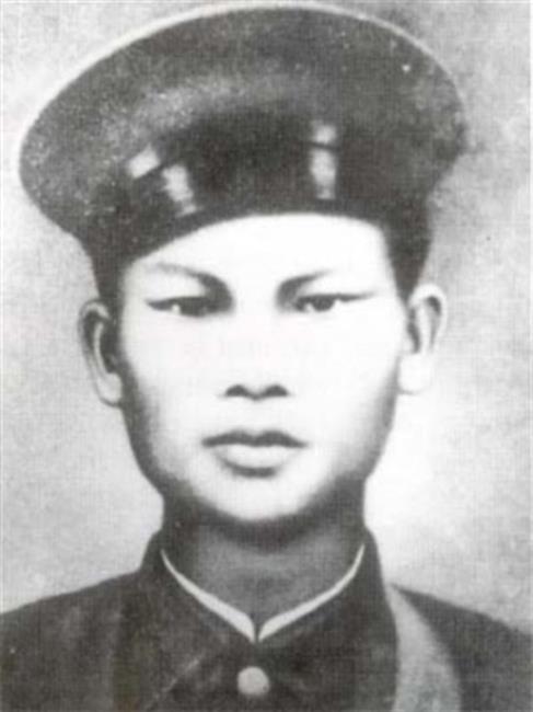 dong-chi-phung-chi-kien-nguoi-cong-san-mau-muc-nha-chinh-tri-quan-su-song-toan