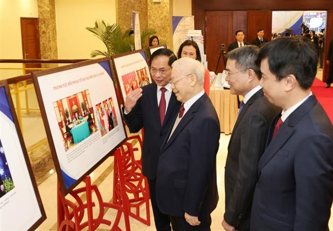 nha-lanh-dao-dac-biet-xuat-sac-voi-nhieu-dau-an-nang-tam-doi-ngoai-viet-nam