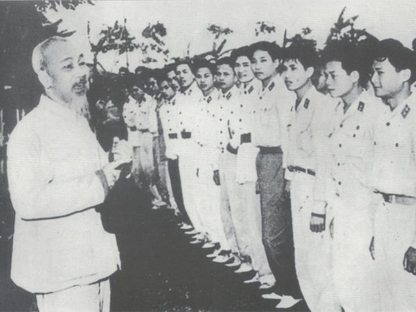 nho-nhung-ngay-tet-don-bac-ho-den-tham