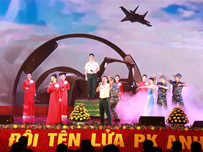 nhung-chien-si-xung-kich-tren-mat-tran-van-hoa-nghe-thuat