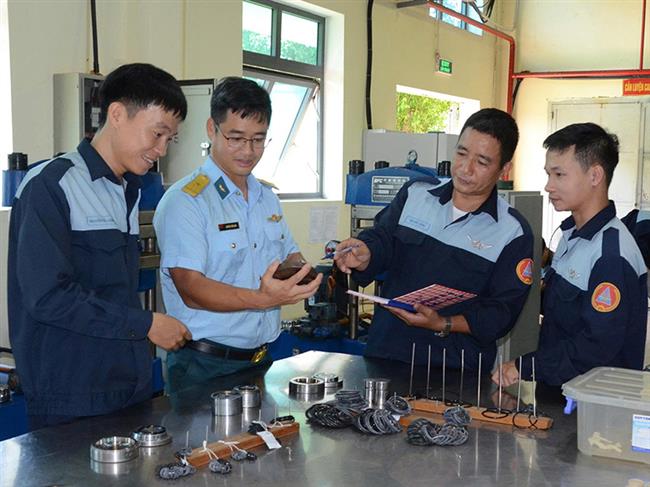 nhung-ky-su-tre-dam-me-nghien-cuu-khoa-hoc-o-nha-may-a32