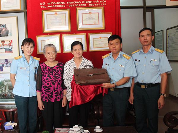 nhung-ky-vat-cua-chinh-uy-dang-tinh