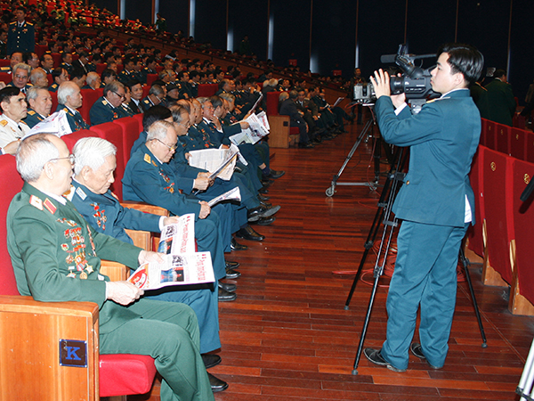 phat-huy-vai-tro-cua-thong-tan-bao-chi-quan-doi-trong-dau-tranh-chong-dien-bien-hoa-binh-phong-chong-tu-dien-bien-tu-chuyen-hoa-hien-nay