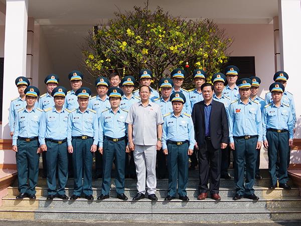 doan-cong-tac-cua-quoc-hoi-tham-dong-vien-can-bo-chien-si-su-doan-372-va-su-doan-375