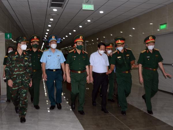 pho-thu-tuong-chinh-phu-le-van-thanh-kiem-tra-viec-san-xuat-oxy-luu-dong-cua-quan-chung-phong-khong-khong-quan