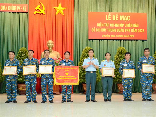 quan-chung-phong-khong-khong-quan-be-mac-dien-tap-chi-huy-tham-muu-kip-chien-dau-so-chi-huy-trung-doan-phao-phong-khong-nam-2023
