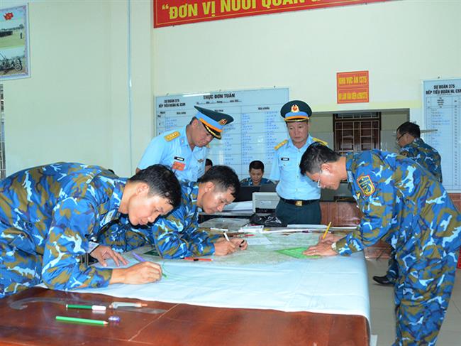 quan-chung-phong-khong-khong-quan-be-mac-dien-tap-chi-huy-tham-muu-kip-chien-dau-so-chi-huy-trung-doan-ra-da-nam-2023