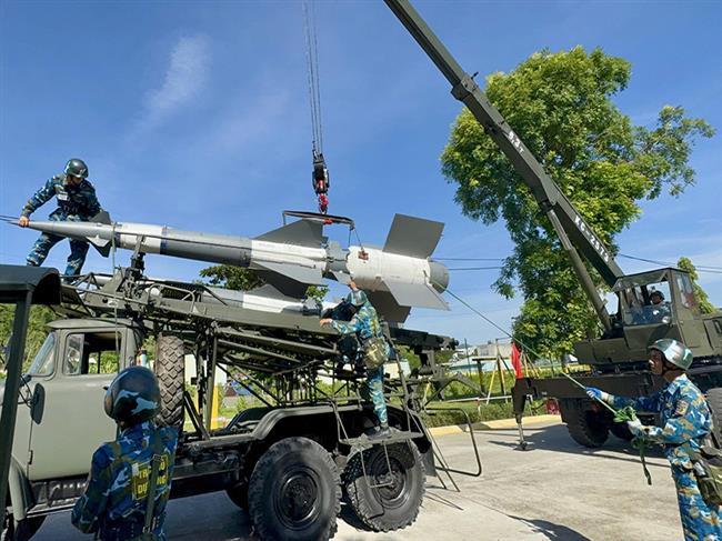 quan-chung-phong-khong-khong-quan-be-mac-dien-tap-chien-thuat-phan-doi-ky-thuat-ten-lua-phong-khong-s-125m