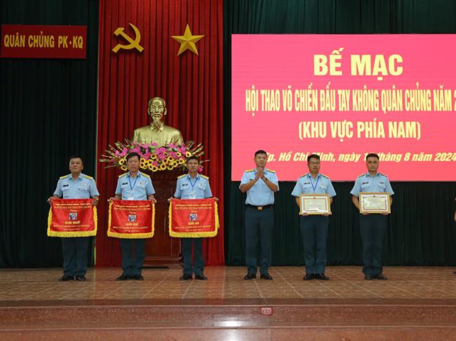 quan-chung-phong-khong-khong-quan-be-mac-hoi-thao-vo-chien-dau-tay-khong-nam-2024-khu-vuc-phia-nam