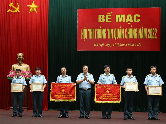 quan-chung-phong-khong-khong-quan-be-mac-hoi-thi-thong-tin-nam-2022