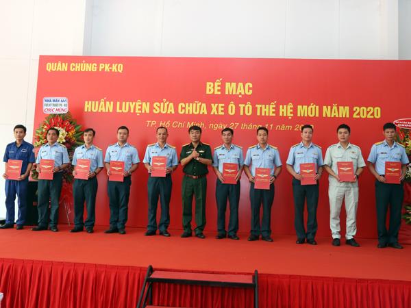 quan-chung-phong-khong-khong-quan-be-mac-huan-luyen-sua-chua-xe-o-to-the-he-moi-nam-2020