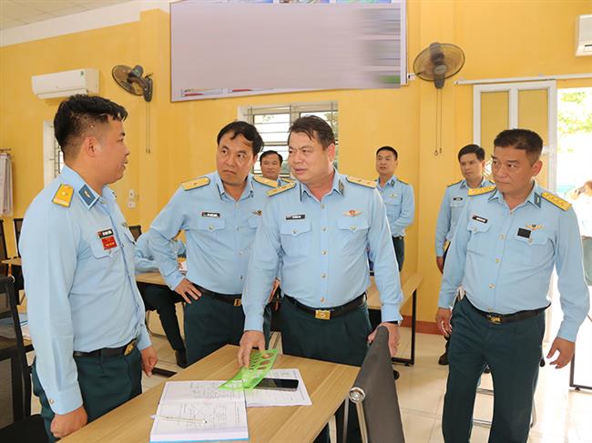 quan-chung-phong-khong-khong-quan-be-mac-tap-huan-cong-tac-huan-luyen-bay-bao-dam-an-toan-bay-va-to-chuc-ban-bay-mau-nam-2026
