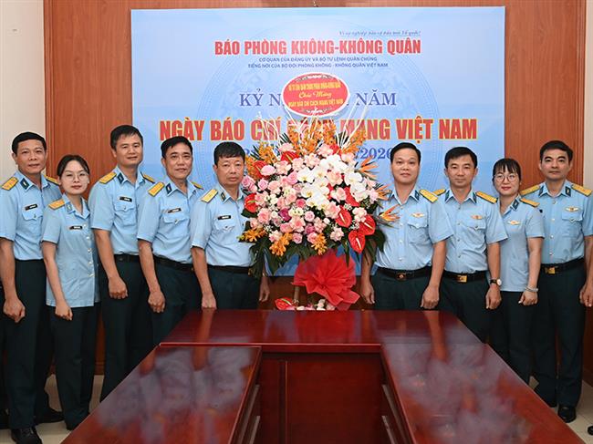 quan-chung-phong-khong-khong-quan-chuc-mung-bao-pk-kq-nhan-ngay-bao-chi-cach-mang-viet-nam-21-6