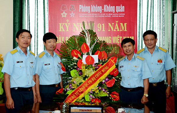 quan-chung-phong-khong-khong-quan-chuc-mung-cac-co-quan-thong-tan-bao-chi-nhan-ky-niem-91-nam-ngay-bao-chi-cach-mang-viet-nam
