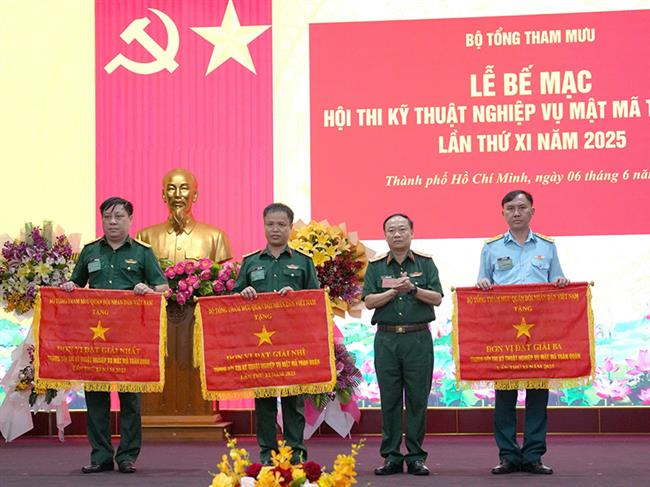 quan-chung-phong-khong-khong-quan-dat-giai-ba-tai-hoi-thi-ky-thuat-nghiep-vu-mat-ma-toan-quan-lan-thu-xi-nam-2025