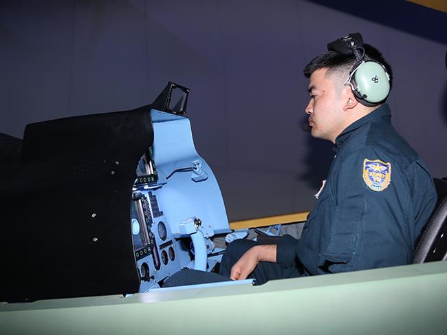 quan-chung-phong-khong-khong-quan-khai-mac-hoi-thao-bay-buong-tap-lai-su-30-nam-2024