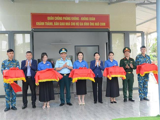 quan-chung-phong-khong-khong-quan-khanh-thanh-ban-giao-nha-trong-“chien-dich-quang-trung”-va-tang-qua-cho-cac-ho-gia-dinh-o-tinh-dak-lak