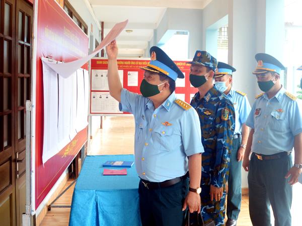 quan-chung-phong-khong-khong-quan-kiem-tra-cong-tac-chuan-bi-bau-cu-tai-hoc-vien-phong-khong-khong-quan