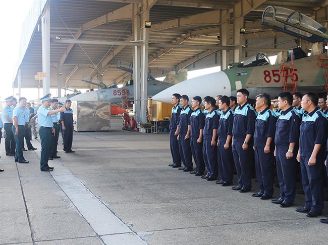 quan-chung-phong-khong-khong-quan-kiem-tra-cong-tac-chuan-bi-cho-nhiem-vu-a50-tai-nha-may-a42-va-trung-doan-935