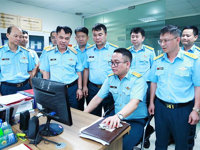 quan-chung-phong-khong-khong-quan-kiem-tra-cong-tac-phat-trien-khoa-hoc-cong-nghe-doi-moi-sang-tao-chuyen-doi-so-tai-cac-don-vi