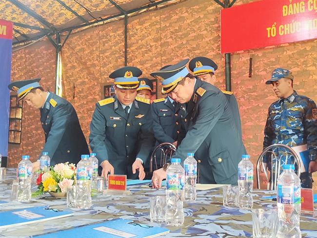 quan-chung-phong-khong-khong-quan-kiem-tra-cong-tac-san-sang-chien-dau-tai-dai-doi-28-trung-doan-218-su-doan-361