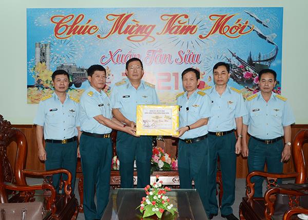 quan-chung-phong-khong-khong-quan-kiem-tra-cong-tac-san-sang-chien-dau-va-chuc-tet-cac-nha-may-kho-khu-vuc-phia-nam