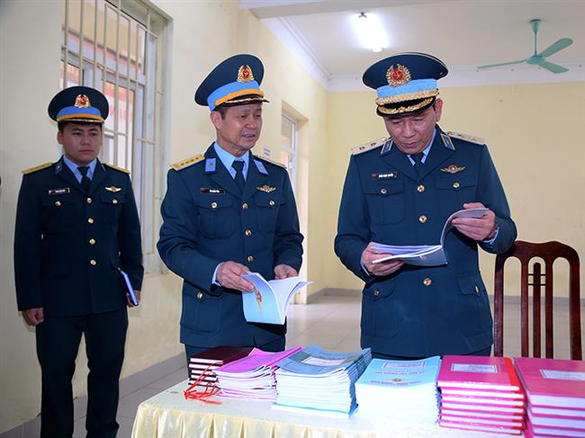 quan-chung-phong-khong-khong-quan-kiem-tra-cong-tac-tiep-nhan-va-chuan-bi-huan-luyen-chien-si-moi-tai-su-doan-365-va-su-doan-361