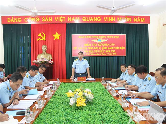 quan-chung-phong-khong-khong-quan-kiem-tra-ket-qua-xay-dung-don-vi-vung-manh-toan-dien-“mau-muc-tieu-bieu”-nam-2026-tai-su-doan-370-va-nha-may-a41