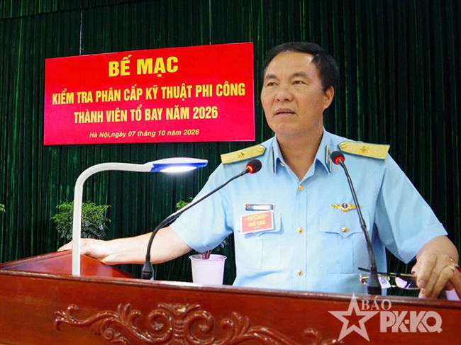 quan-chung-phong-khong-khong-quan-kiem-tra-phan-cap-ky-thuat-phi-cong-thanh-vien-to-bay-tai-lu-doan-918